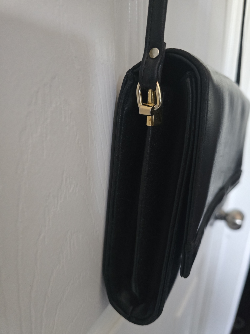 Vintage Style Black Leather Women's Shoulder Bag - Classic Crossbody